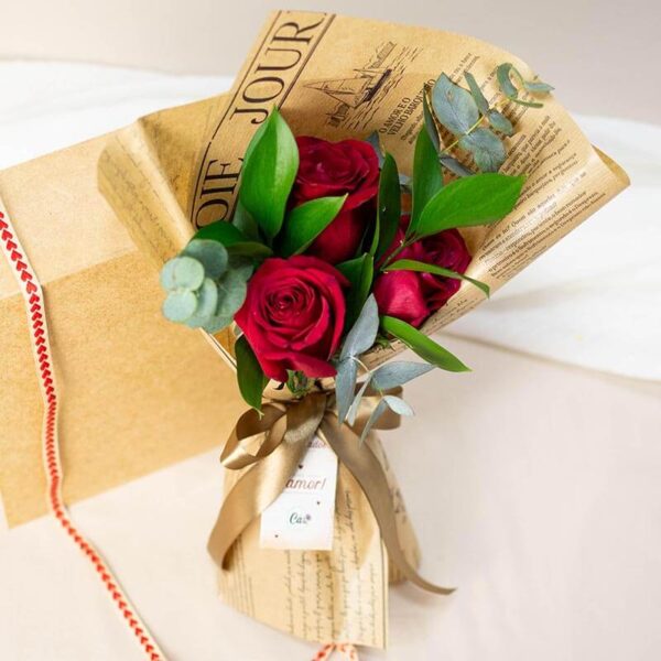 Buquê de 3 Rosas Vermelhas Importadas - Image 3