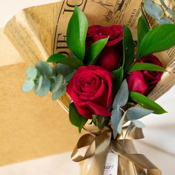 Buquê de 3 Rosas Vermelhas Importadas - Image 4